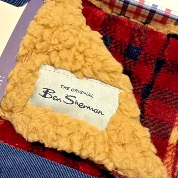 Ben Sherman Reversible Velvet Sherpa Dog Blanket - S - Picture 2 of 6